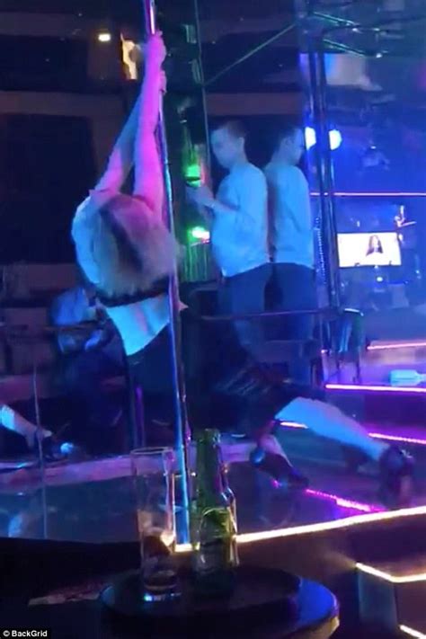 Striptease/Lapdance Find a prostitute Payakumbuh